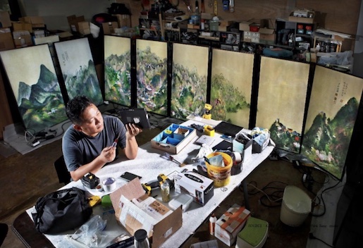 Image: Lee Lee Nam dans son atelier, Gwangju, Corée © Studio Lee Lee Nam